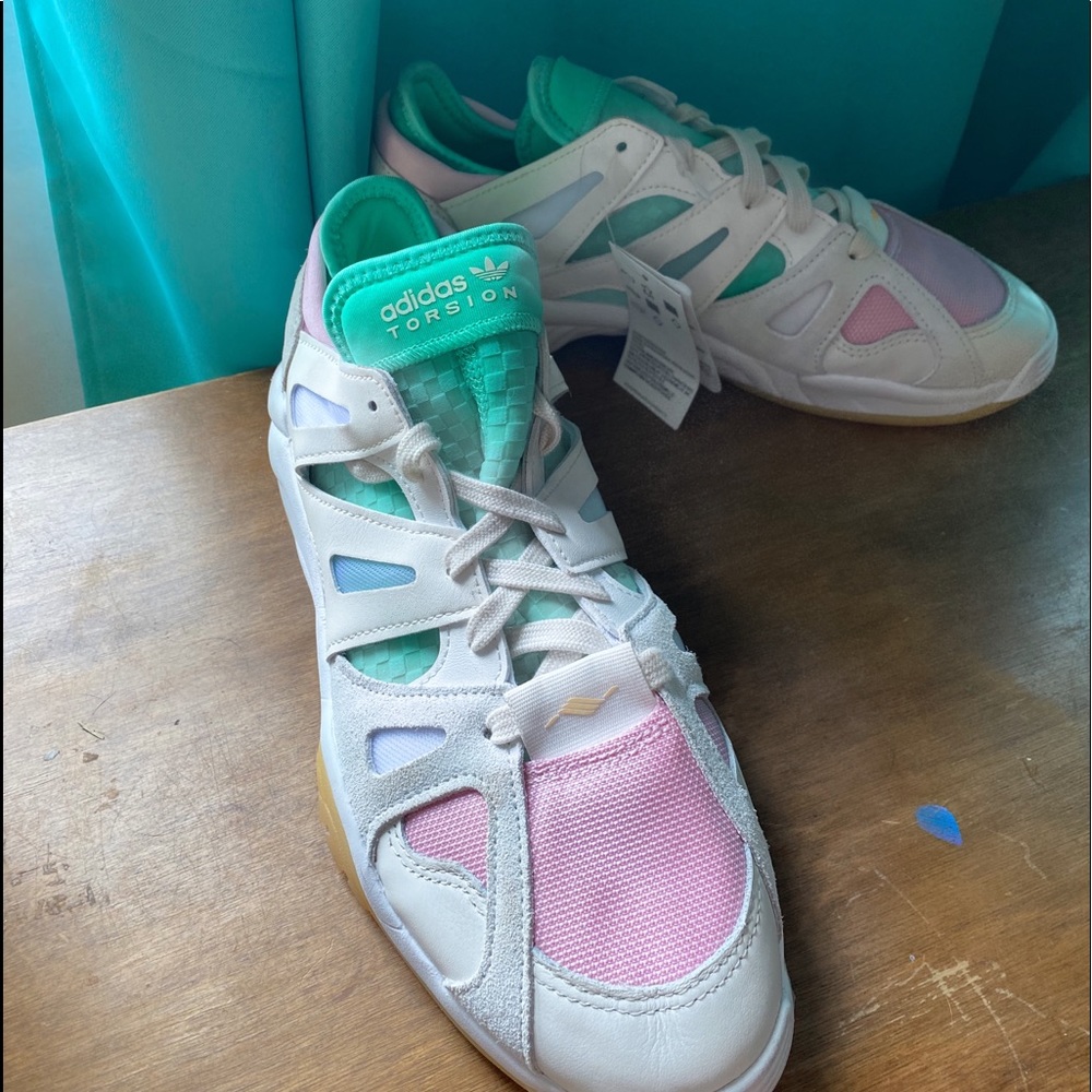 Women’s Adidas Torsion, 8.5